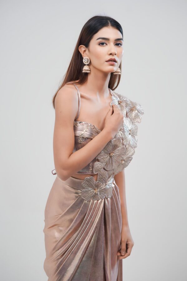 Golden Peach Saree With Floral Leather Strip Craftsmanship