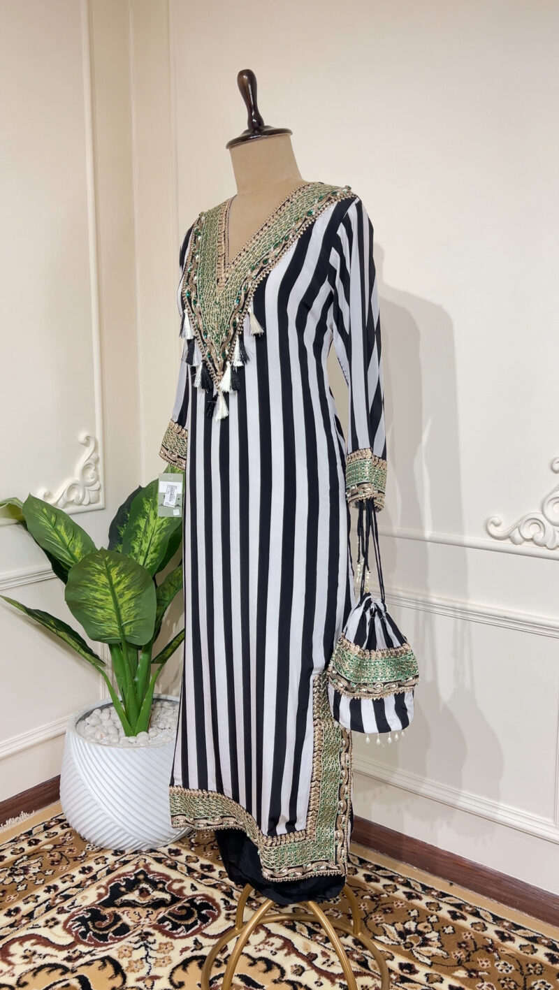 Classic black and white stripped mint set